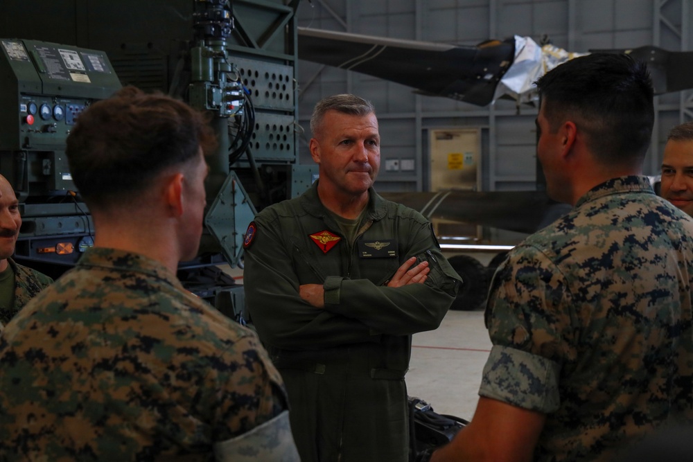 Maj. Gen. Simon Doran visits Marine Corps Air Station Kaneohe Bay, Hawaii