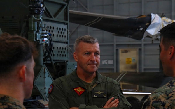 Maj. Gen. Simon Doran visits Marine Corps Air Station Kaneohe Bay, Hawaii