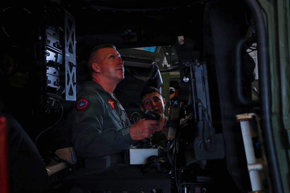 Maj. Gen. Simon Doran visits Marine Corps Air Station Kaneohe Bay, Hawaii