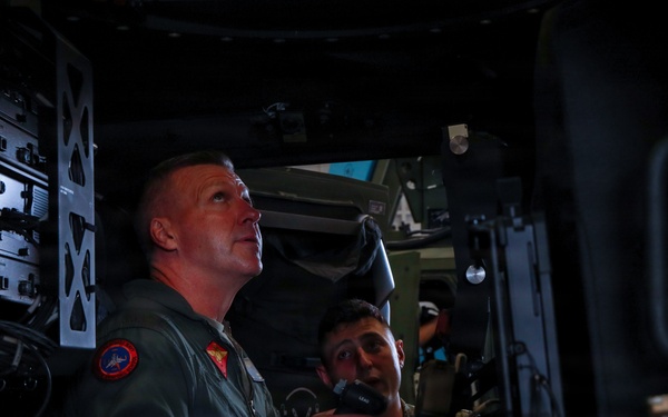 Maj. Gen. Simon Doran visits Marine Corps Air Station Kaneohe Bay, Hawaii