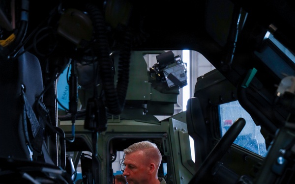 Maj. Gen. Simon Doran visits Marine Corps Air Station Kaneohe Bay, Hawaii