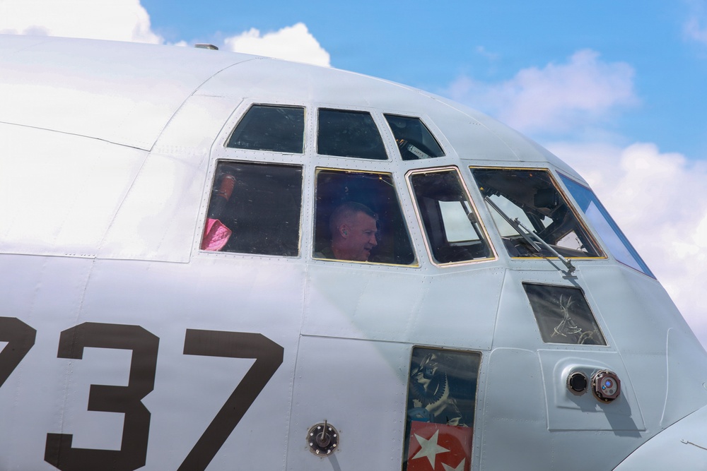 Maj. Gen. Simon Doran visits Marine Corps Air Station Kaneohe Bay, Hawaii