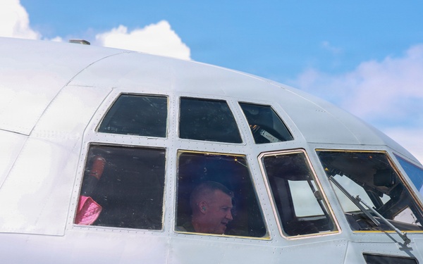 Maj. Gen. Simon Doran visits Marine Corps Air Station Kaneohe Bay, Hawaii