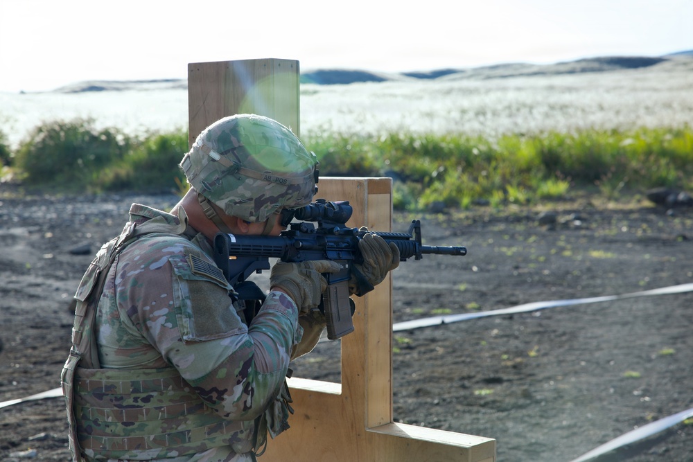 Soldiers Qualify on M4 at Camp Fuji