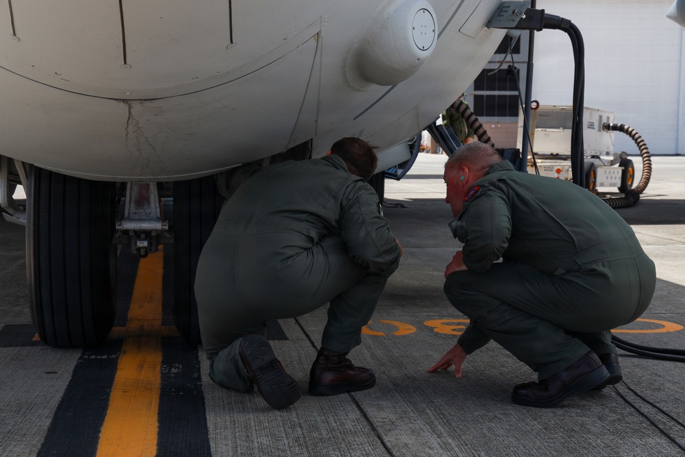 Maj. Gen. Simon Doran visits Marine Corps Air Station Kaneohe Bay, Hawaii