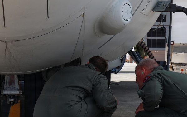 Maj. Gen. Simon Doran visits Marine Corps Air Station Kaneohe Bay, Hawaii
