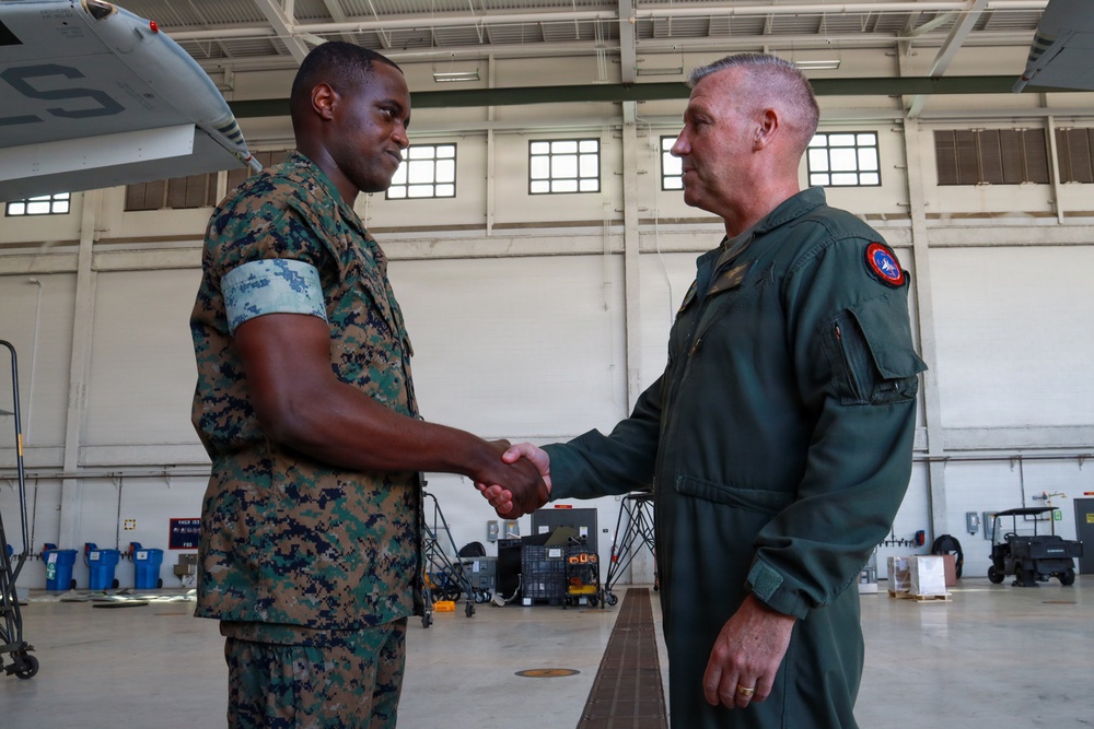 Maj. Gen. Simon Doran visits Marine Corps Air Station Kaneohe Bay, Hawaii