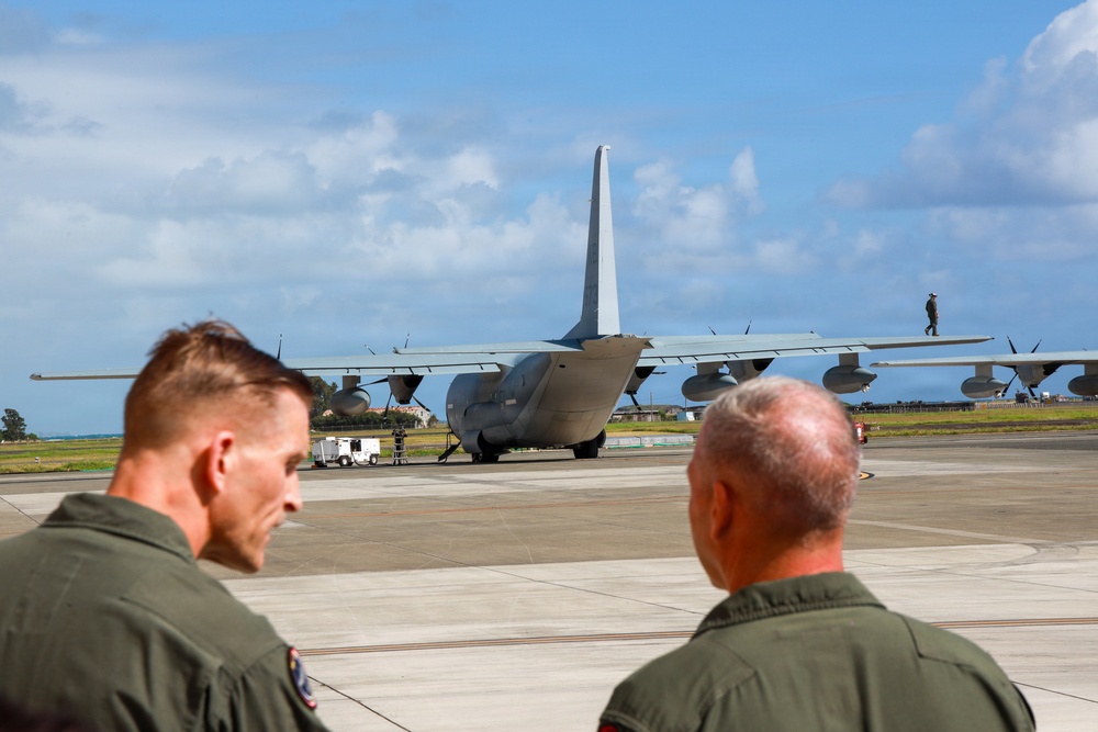 Maj. Gen. Simon Doran visits Marine Corps Air Station Kaneohe Bay, Hawaii
