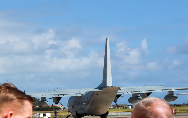Maj. Gen. Simon Doran visits Marine Corps Air Station Kaneohe Bay, Hawaii