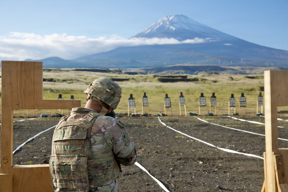 Soldiers Qualify on M4 at Camp Fuji