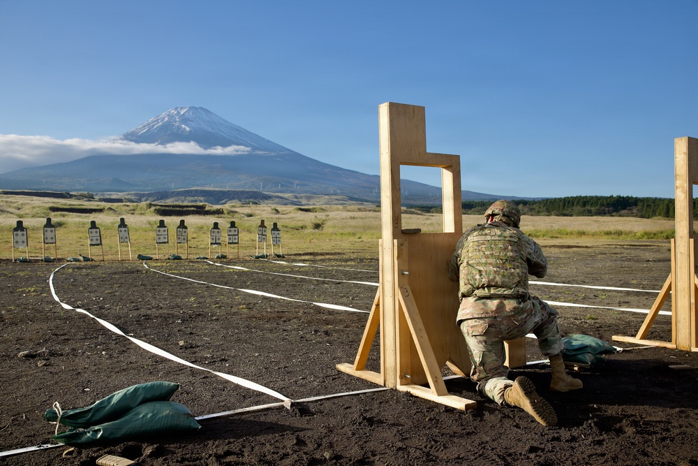 Soldiers Qualify on M4 at Camp Fuji
