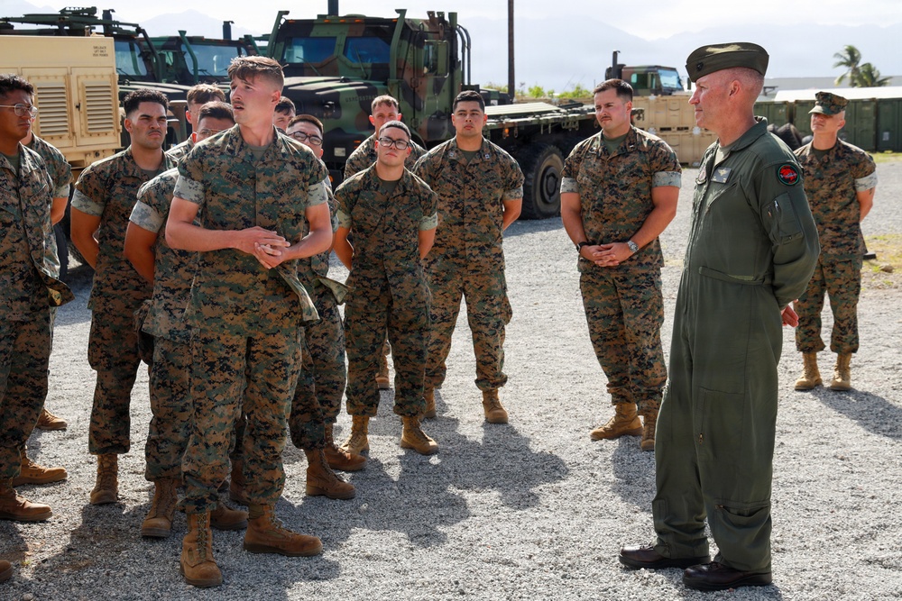 Maj. Gen. Simon Doran visits Marine Corps Air Station Kaneohe Bay, Hawaii