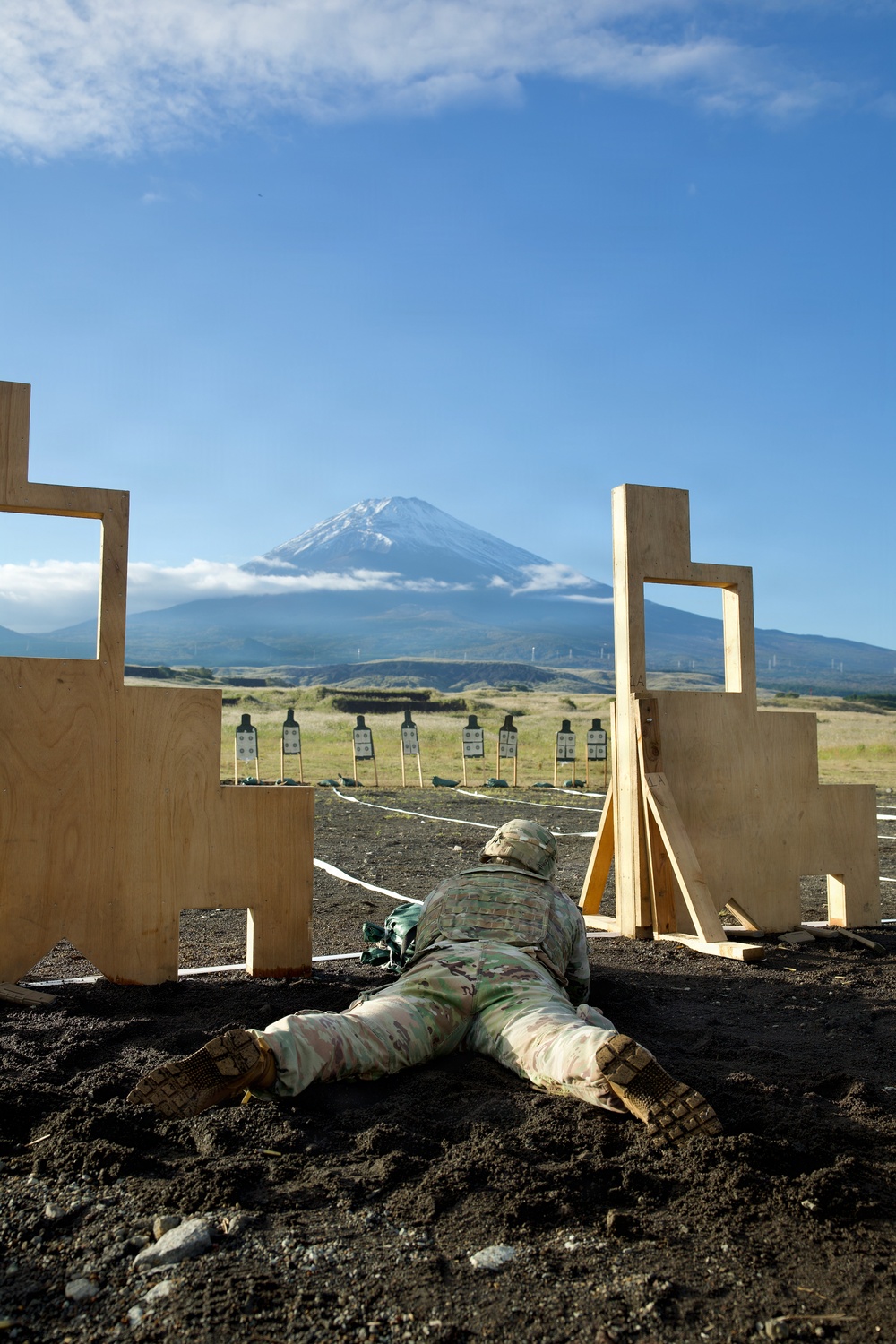 Soldiers Qualify on M4 at Camp Fuji