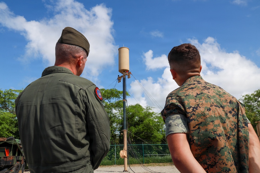 Maj. Gen. Simon Doran visits Marine Corps Air Station Kaneohe Bay, Hawaii