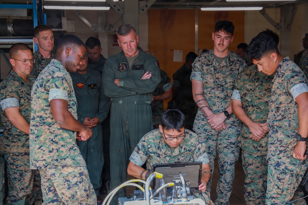 Maj. Gen. Simon Doran visits Marine Corps Air Station Kaneohe Bay, Hawaii