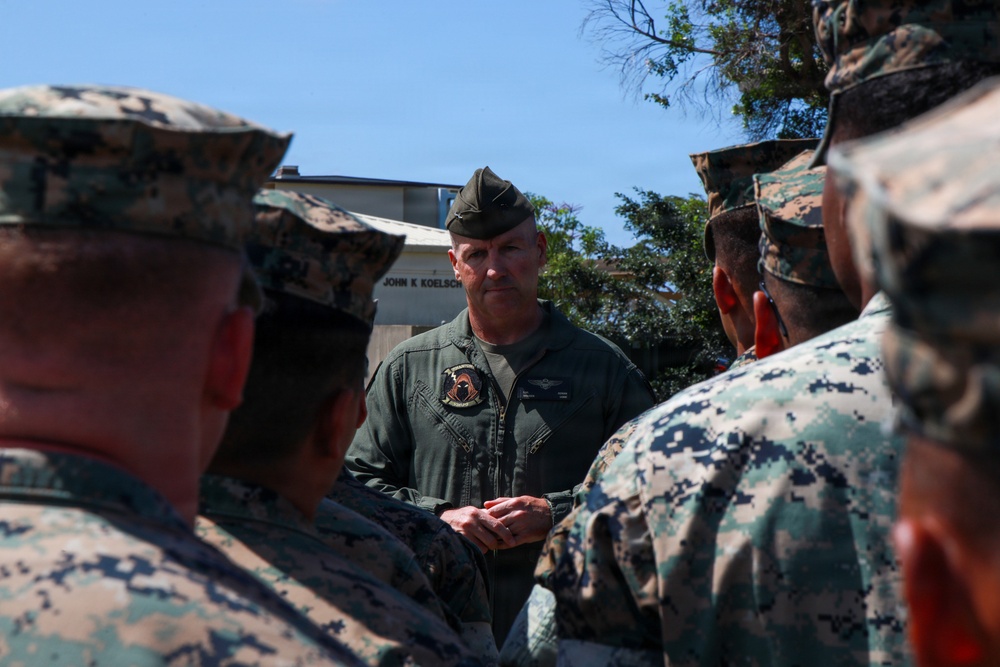Maj. Gen. Simon Doran visits Marine Corps Air Station Kaneohe Bay, Hawaii