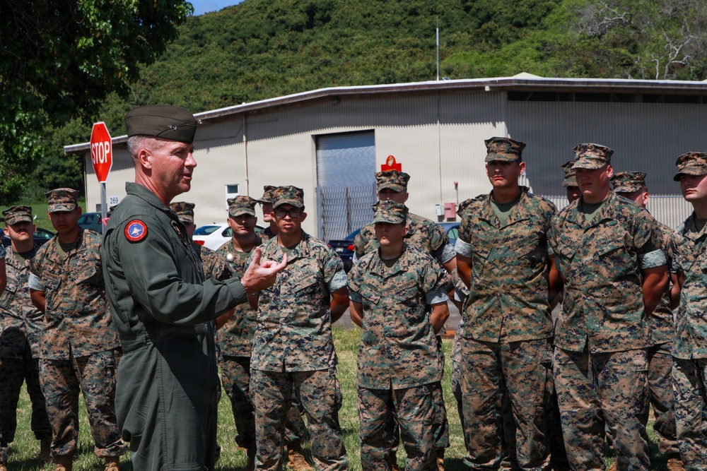 Maj. Gen. Simon Doran visits Marine Corps Air Station Kaneohe Bay, Hawaii