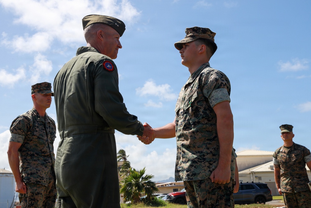 Maj. Gen. Simon Doran visits Marine Corps Air Station Kaneohe Bay, Hawaii