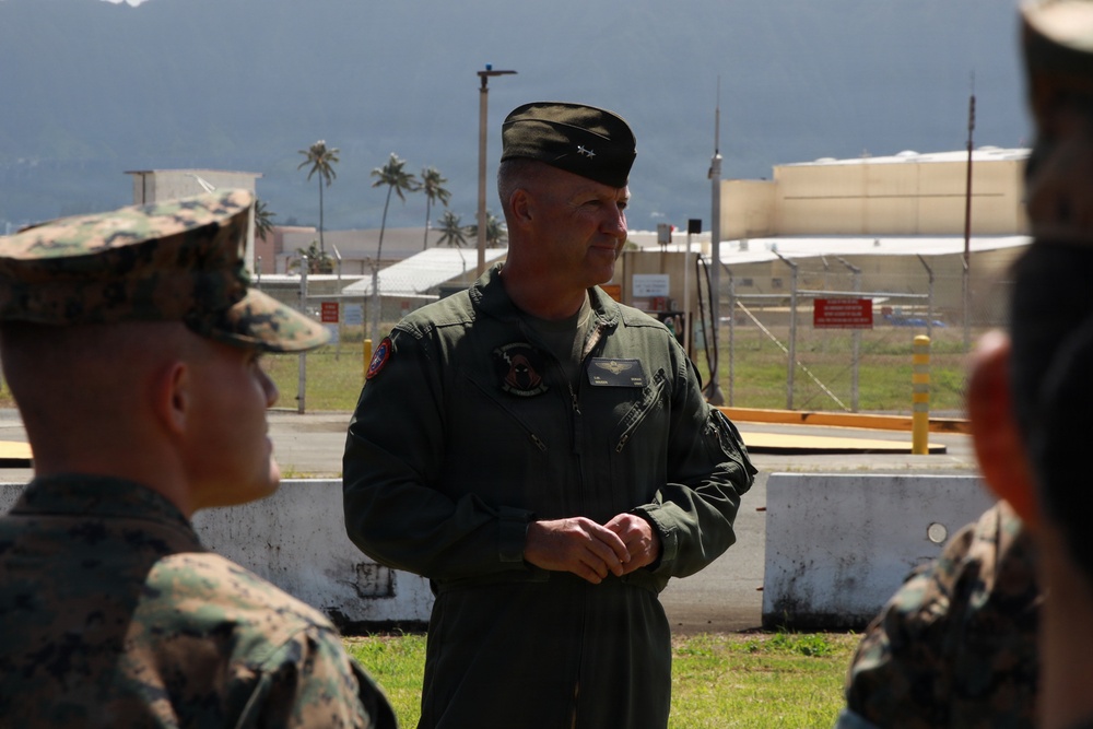Maj. Gen. Simon Doran visits Marine Corps Air Station Kaneohe Bay, Hawaii