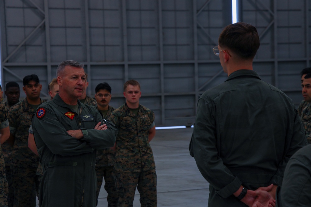 Maj. Gen. Simon Doran visits Marine Corps Air Station Kaneohe Bay, Hawaii