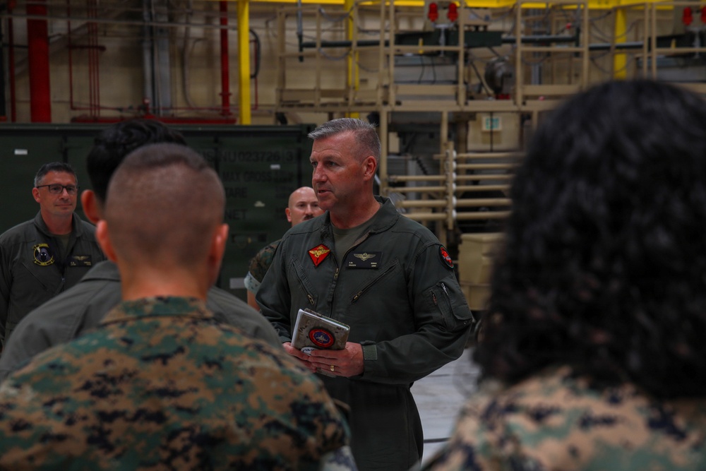 Maj. Gen. Simon Doran visits Marine Corps Air Station Kaneohe Bay, Hawaii