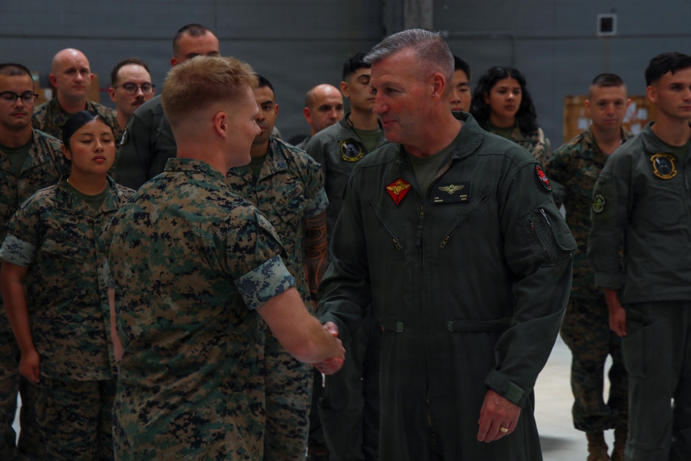 Maj. Gen. Simon Doran visits Marine Corps Air Station Kaneohe Bay, Hawaii