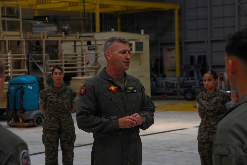 Maj. Gen. Simon Doran visits Marine Corps Air Station Kaneohe Bay, Hawaii