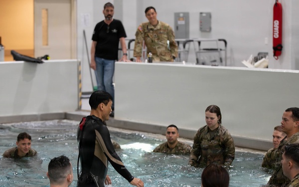 3rd Military Intelligence Battalion, 501st Brigade and 296th Republic of Korea Air Force Squadron, Black Bats, Participate in Water Survival Training