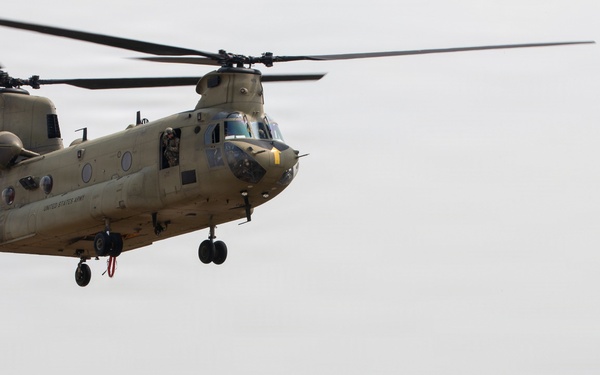 3-2 GSAB Soldiers Conduct CH-47 Chinook Hoist Operations