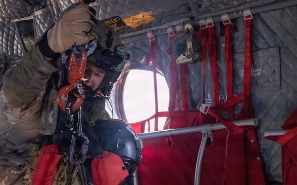 3-2 GSAB Soldiers Conduct CH-47 Chinook Hoist Operations