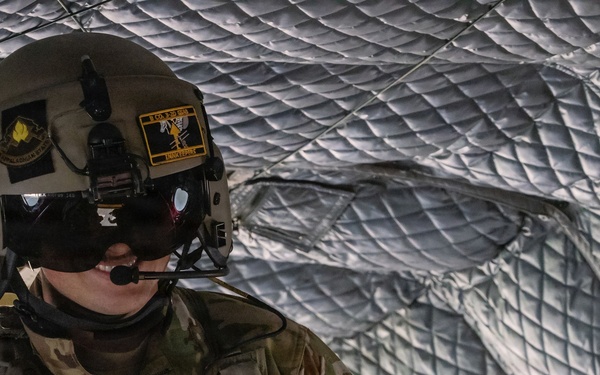 3-2 GSAB Soldiers Conduct CH-47 Chinook Hoist Operations