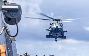 USS Mustin conducts a vertical replenishment