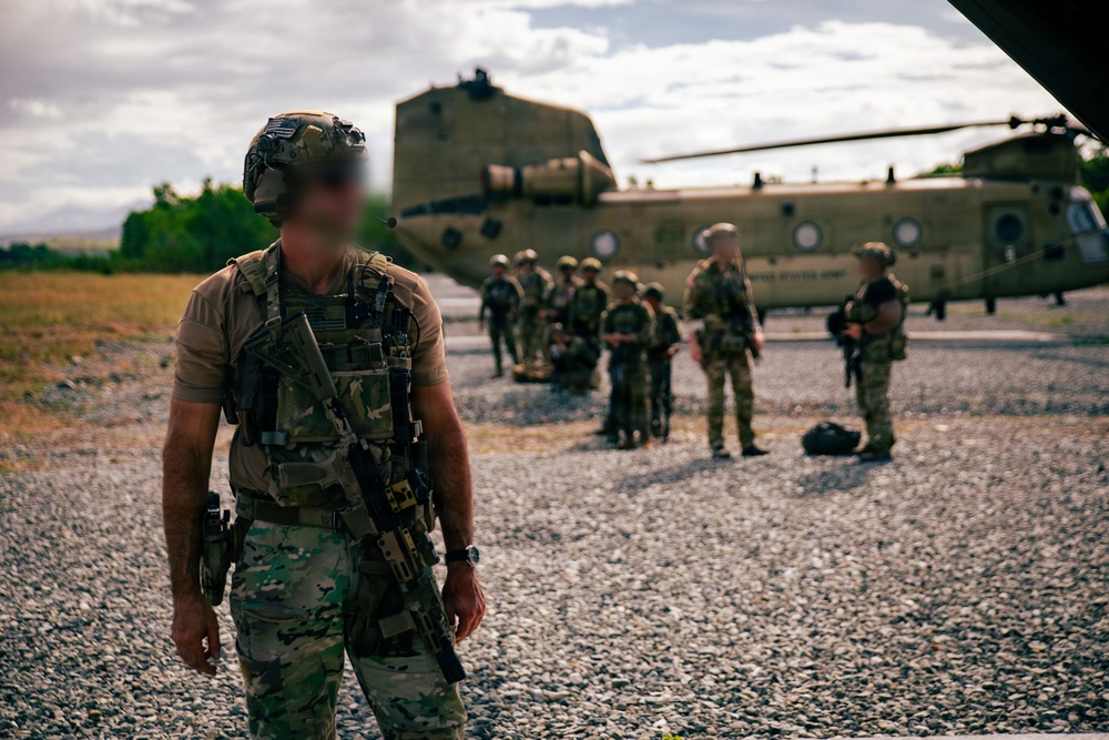 Balikatan 2026: Green Berets, Philippine special operators conduct cold loading training for an air assault mission