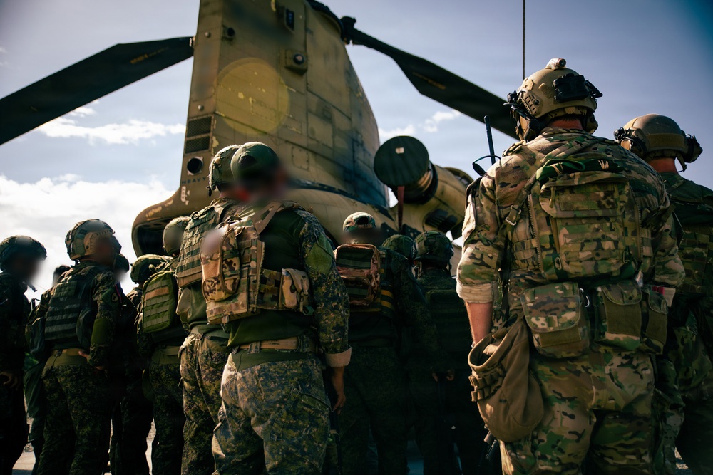 Balikatan 2026: Green Berets, Philippine special operators conduct cold loading training for an air assault mission