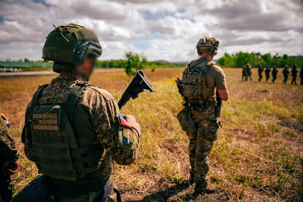 Balikatan 2026: Green Berets, Philippine special operators conduct cold loading training for an air assault mission