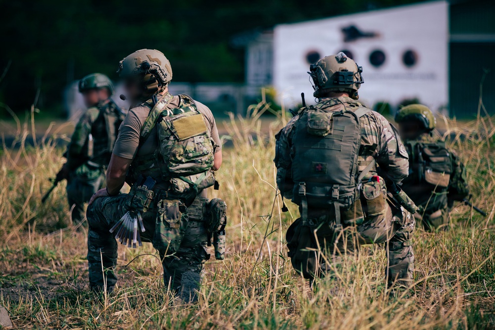 Balikatan 2026: Green Berets, Philippine special operators conduct cold loading training for an air assault mission