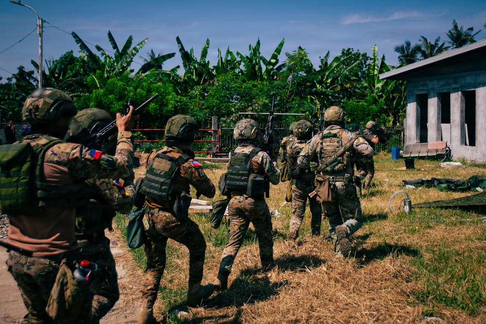 Balikatan 2026: Green Berets and Philippine special operators conduct combined air assault mission