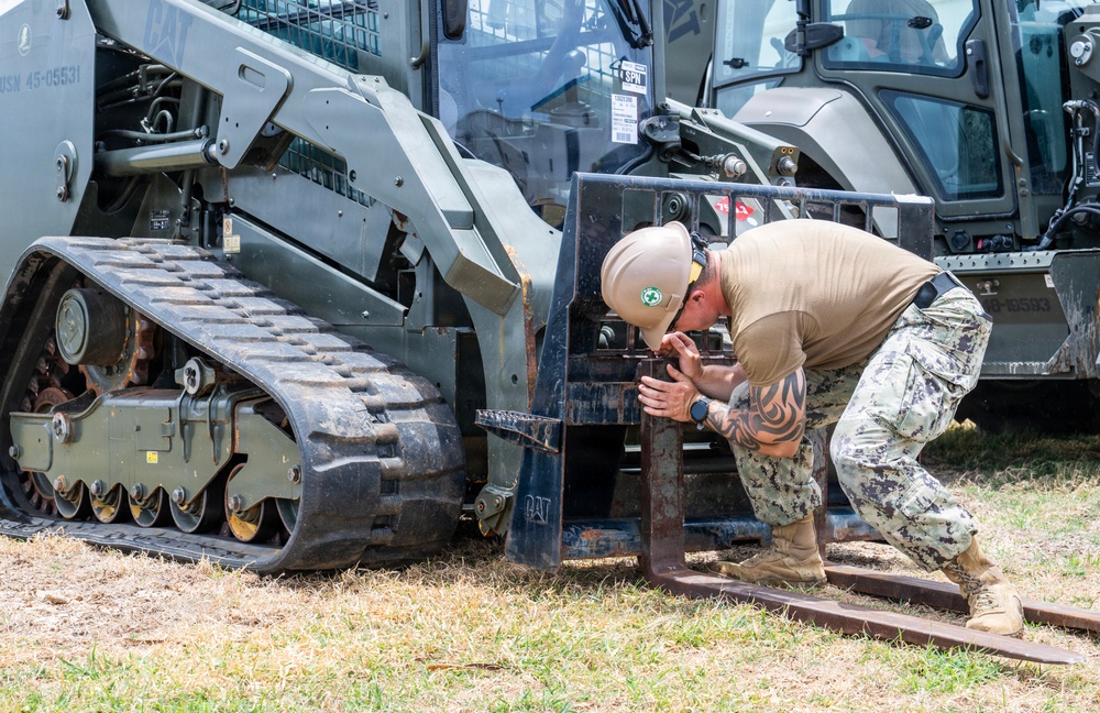 Sailors and Soldiers deliver emergency supplies for Saipan residents affected by Super Typhoon Sinlaku