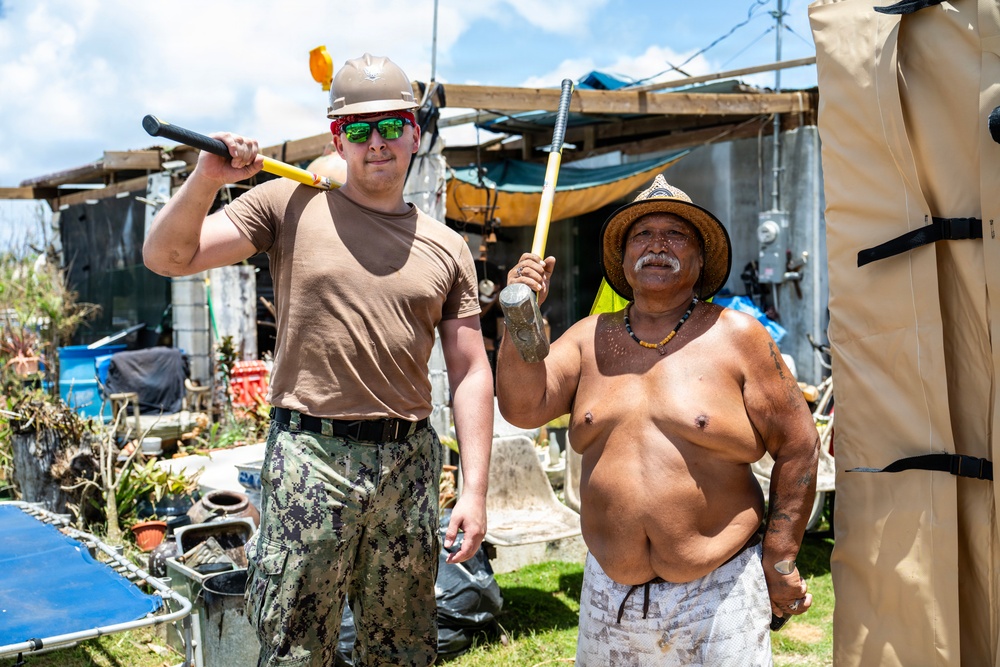 Sailors and Soldiers deliver emergency supplies for Saipan residents affected by Super Typhoon Sinlaku
