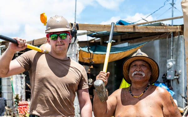 Sailors and Soldiers deliver emergency supplies for Saipan residents affected by Super Typhoon Sinlaku