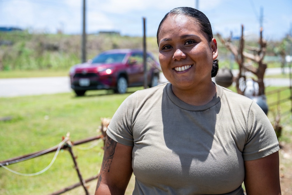 Sailors and Soldiers deliver emergency supplies for Saipan residents affected by Super Typhoon Sinlaku