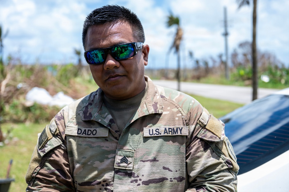 Sailors and Soldiers deliver emergency supplies for Saipan residents affected by Super Typhoon Sinlaku