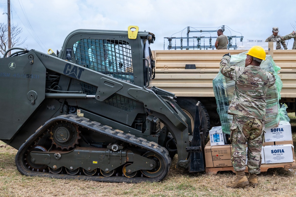 Sailors and Soldiers deliver emergency supplies for Saipan residents affected by Super Typhoon Sinlaku