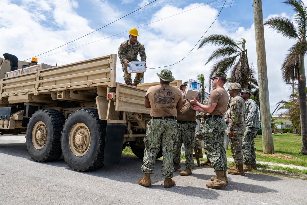 Sailors and Soldiers deliver emergency supplies for Saipan residents affected by Super Typhoon Sinlaku