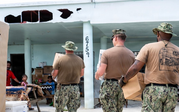 Sailors and Soldiers deliver emergency supplies for Saipan residents affected by Super Typhoon Sinlaku