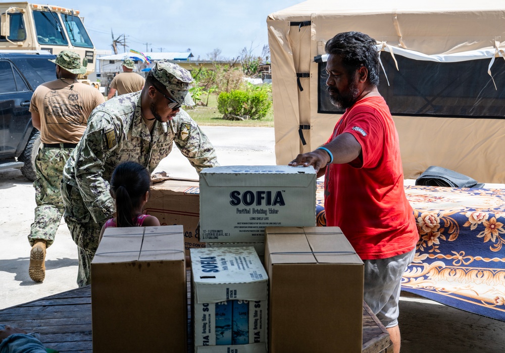 Sailors and Soldiers deliver emergency supplies for Saipan residents affected by Super Typhoon Sinlaku