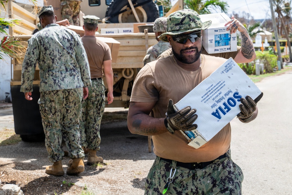 Sailors and Soldiers deliver emergency supplies for Saipan residents affected by Super Typhoon Sinlaku