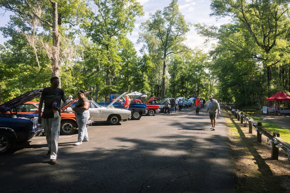 USACE Attends 2nd Annual Cruisin' the Bigbee Car Show!