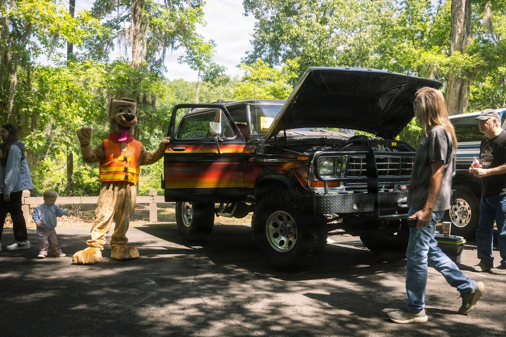 USACE Attends 2nd Annual Cruisin' the Bigbee Car Show!