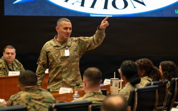 U.S. Strategic Command hosts noncommissioned officers during Gateway